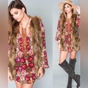 Show Me Your MuMu Luis Faux Chillah Feather Vest, Medium, Festival Boho Western